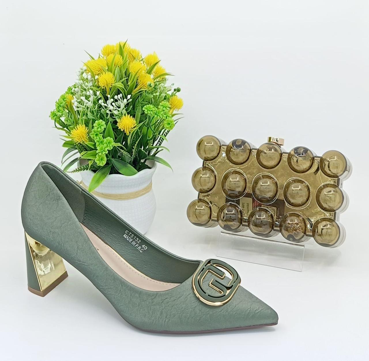 pochette et chaussures pour femme